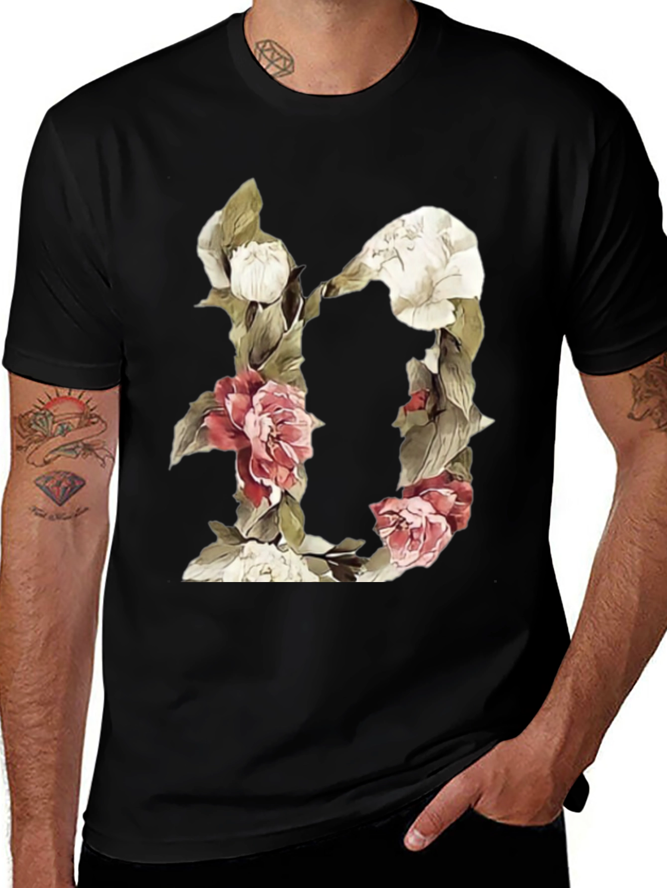 Camiseta Negra con Diseño Floral Letra D