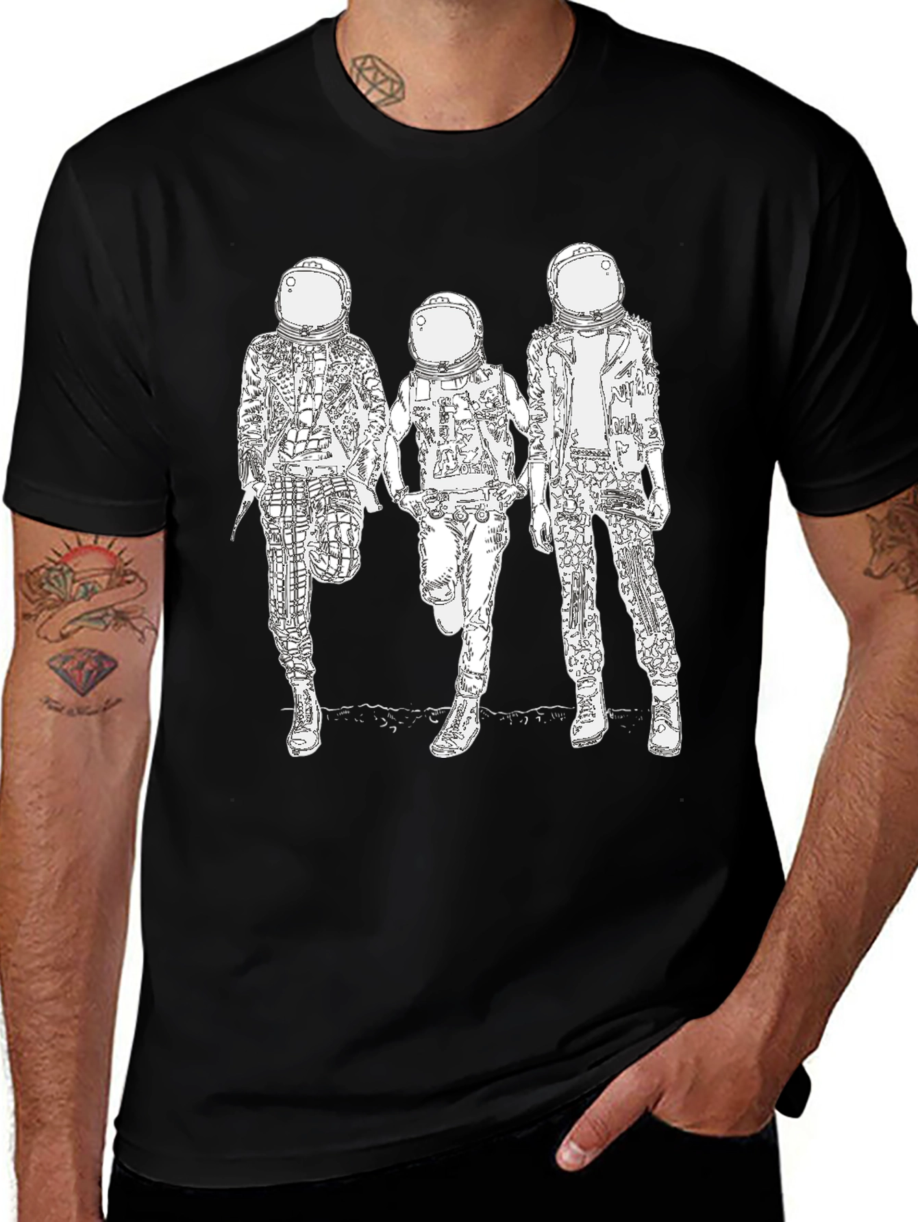 Camiseta Negra con Diseño de Astronautas