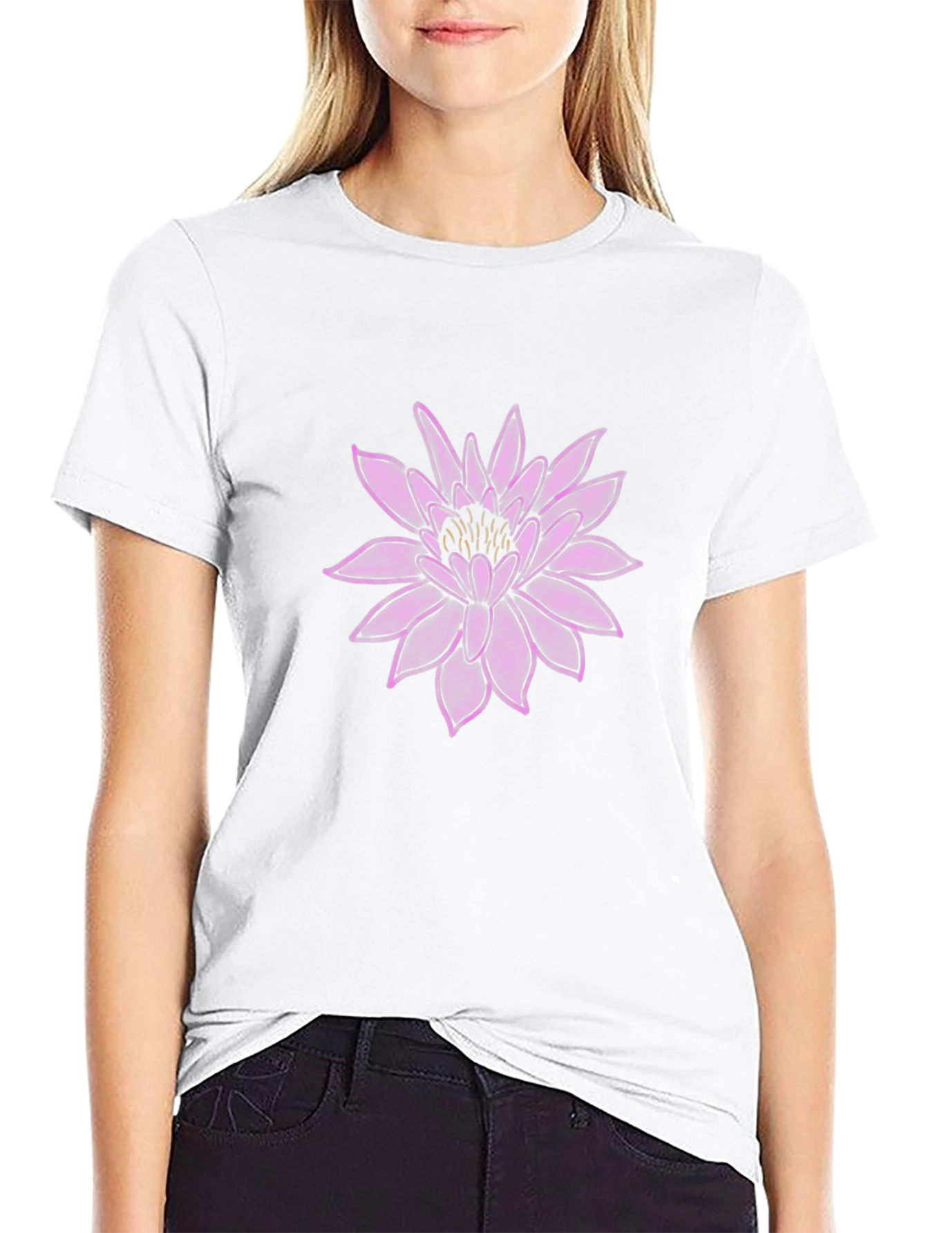 Camiseta Negra con Diseño Floral Púrpura