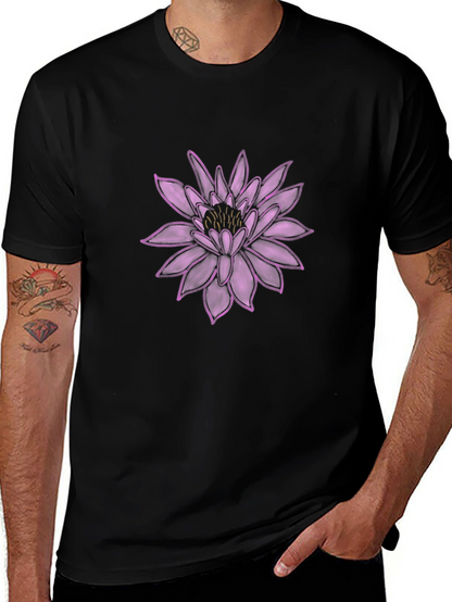 Camiseta Negra con Diseño Floral Púrpura