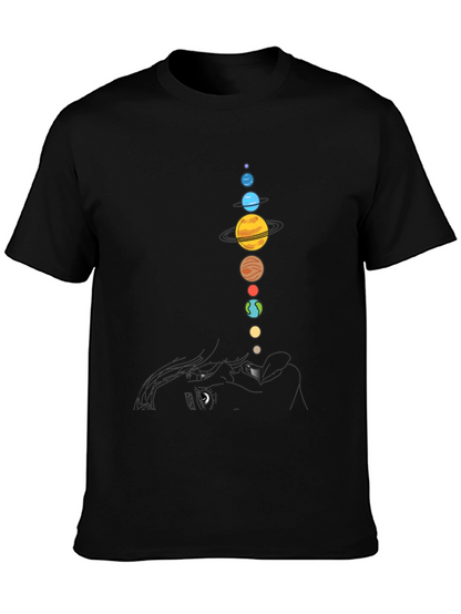 Camiseta Negra con Diseño de Planetas y Rostro