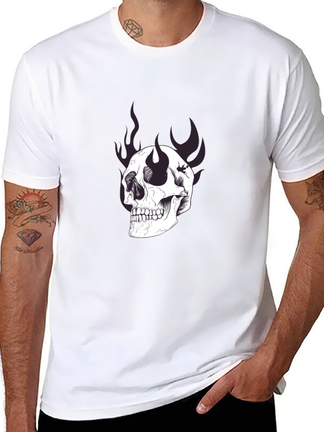 Camiseta Negra con Estampado de Calavera y Llamas