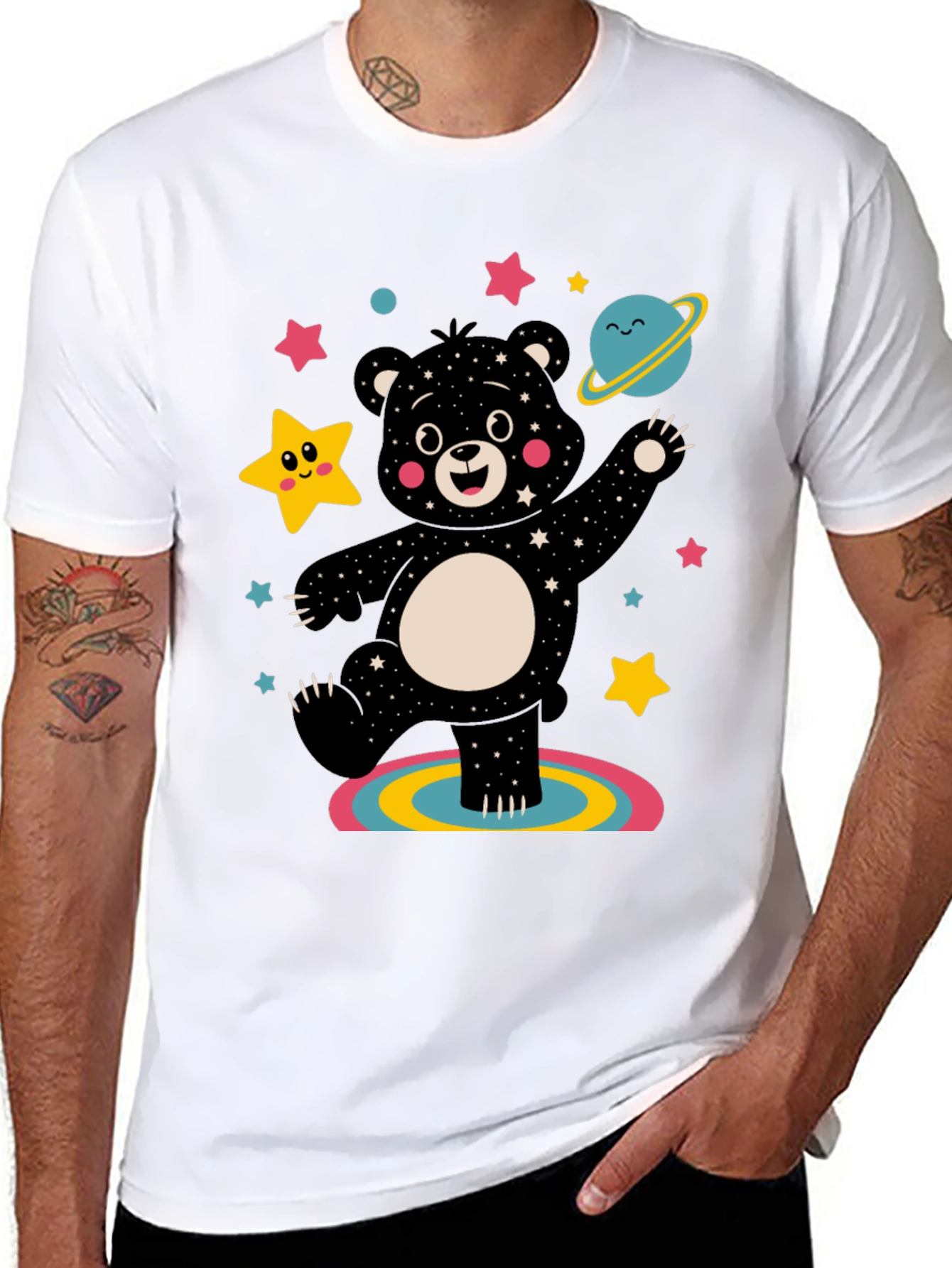 Camiseta Negra con Oso Cósmico Divertido
