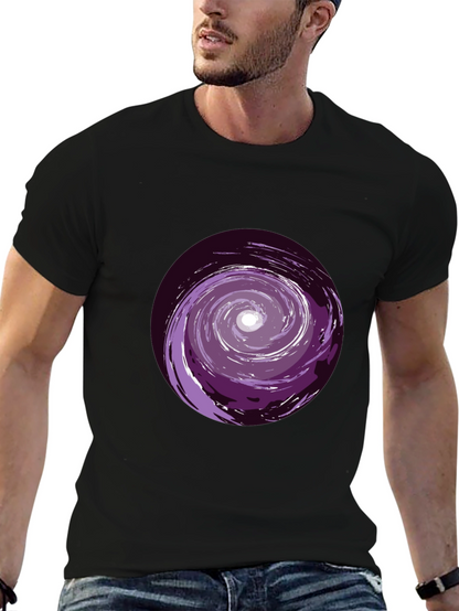 Camiseta Negra con Espiral Morado Abstracto