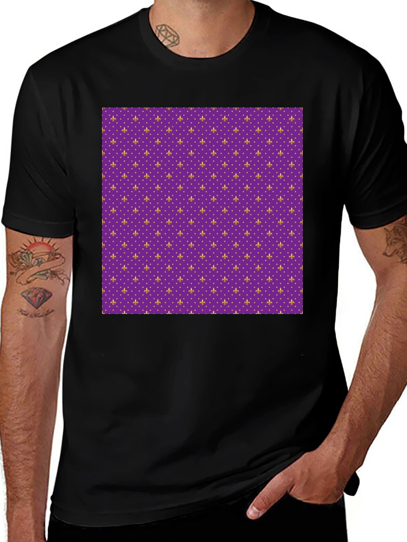 Camiseta Negra Estampado Flor de Lis Morada