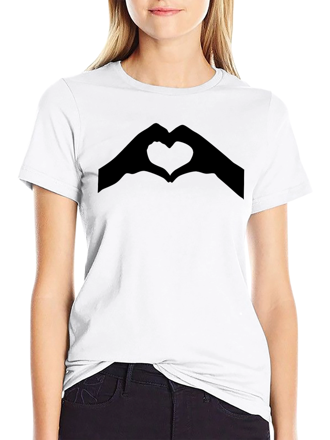 Camiseta Negra con Corazón de Manos