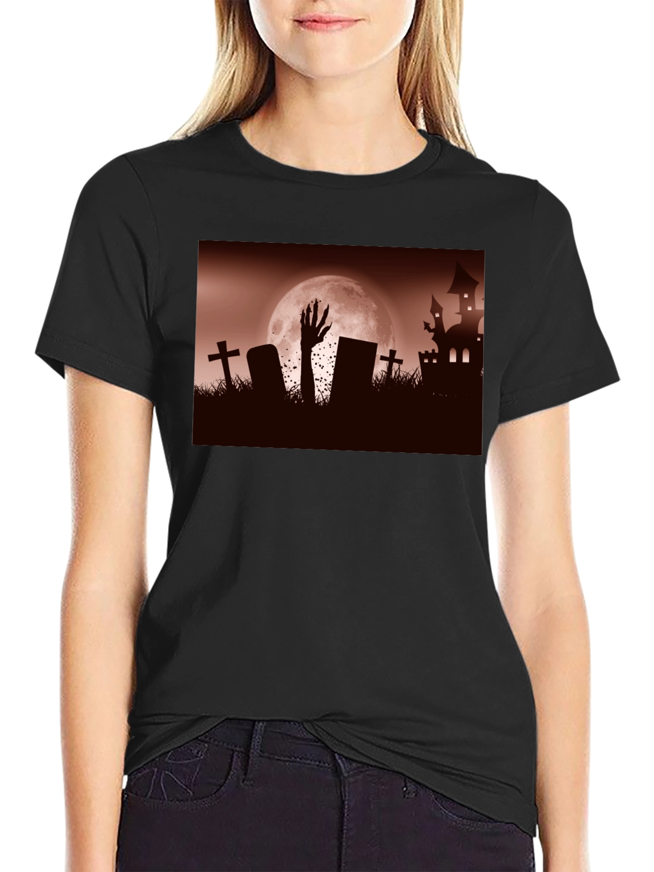 Camiseta Negra Halloween Cementerio y Mano Zombie
