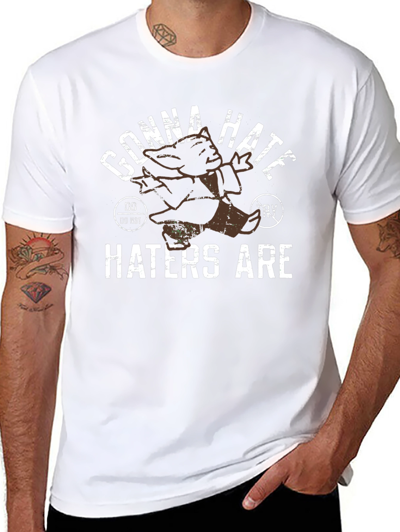 Camiseta Negra Gonna Hate Haters Are - Estilo Único