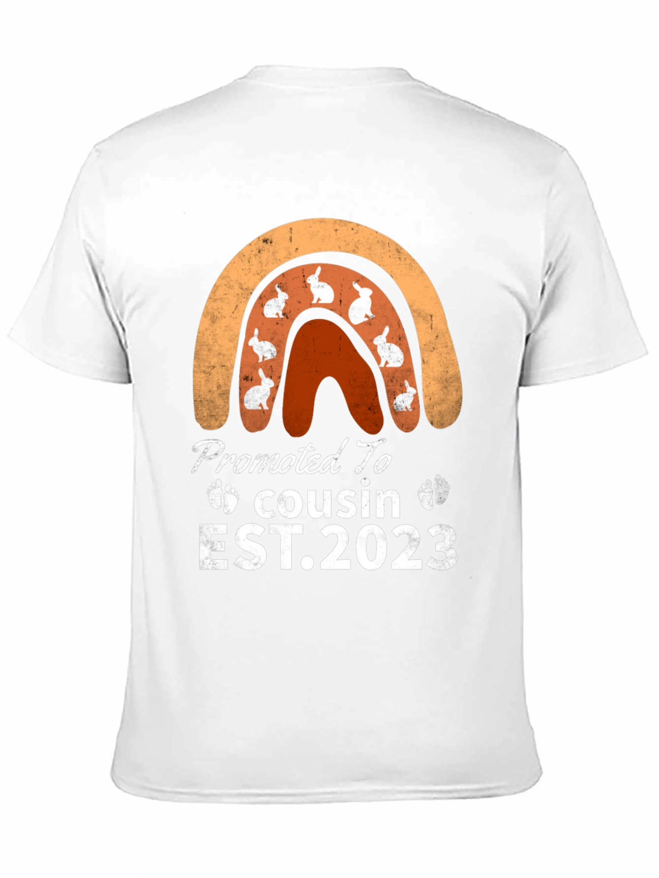 Camiseta Ascendido a primo/a 2023 con arcoíris y conejitos