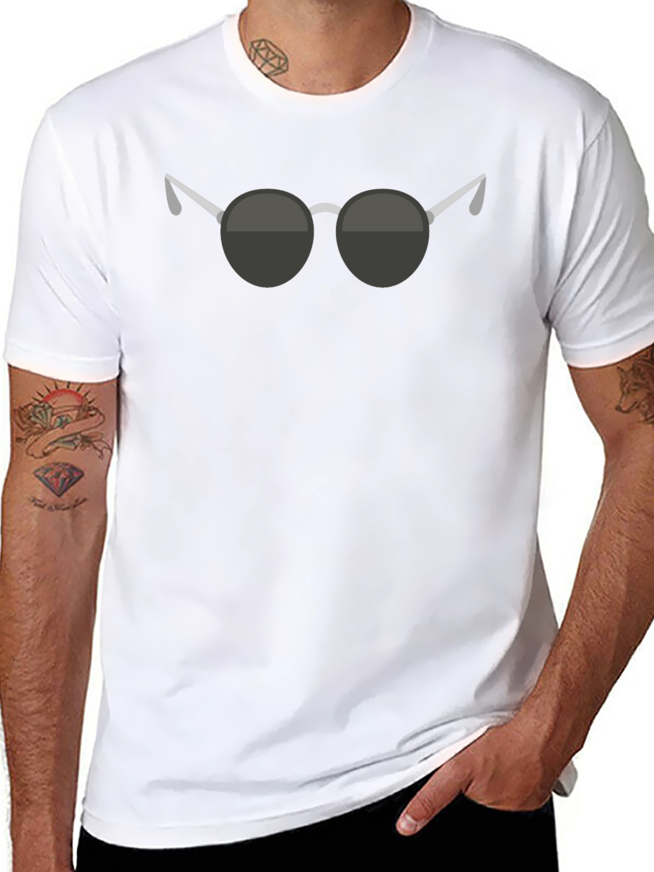 Camiseta Negra con Diseño de Gafas Redondas