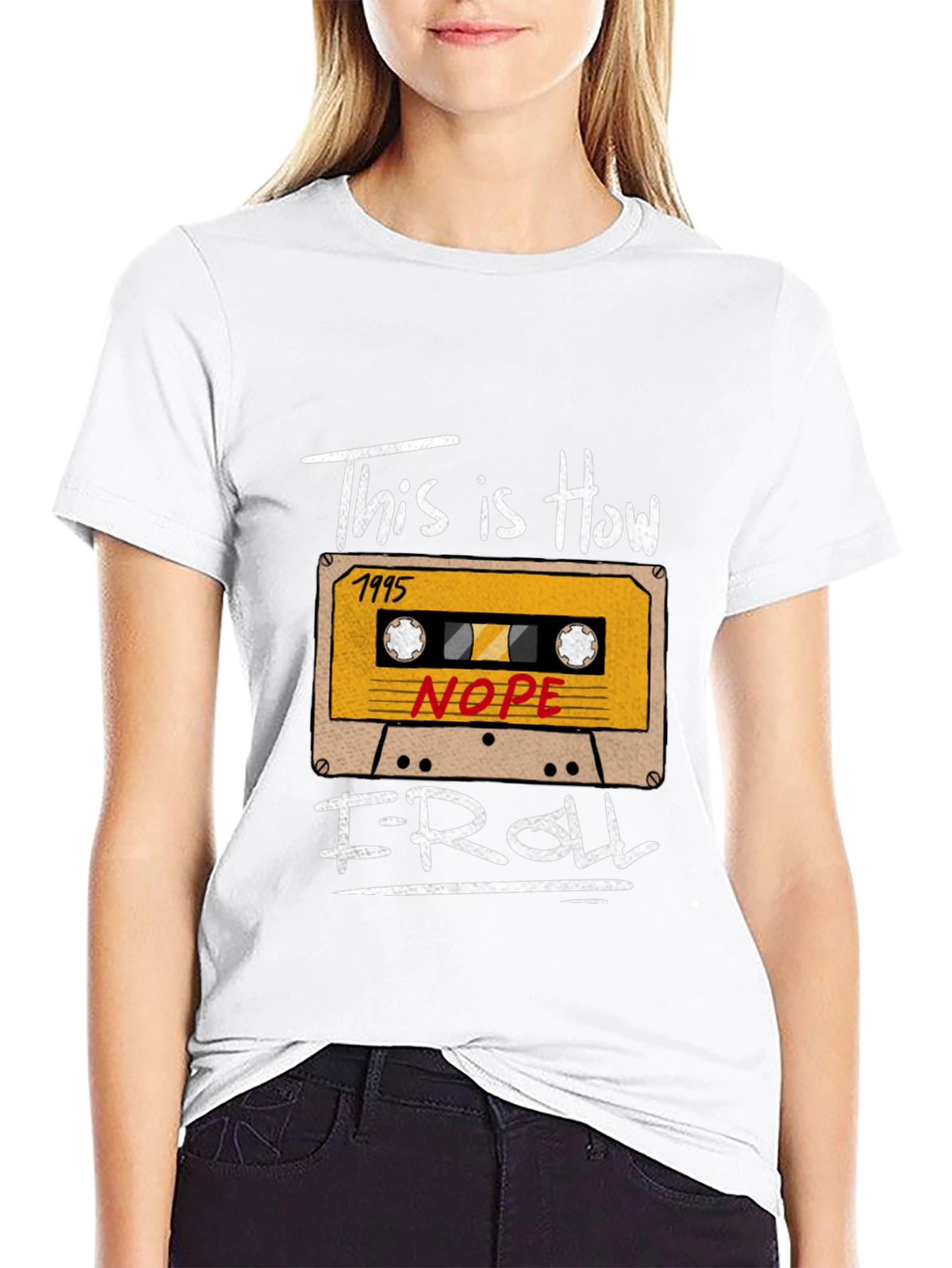 Camiseta Negra con Diseño de Casete Retro