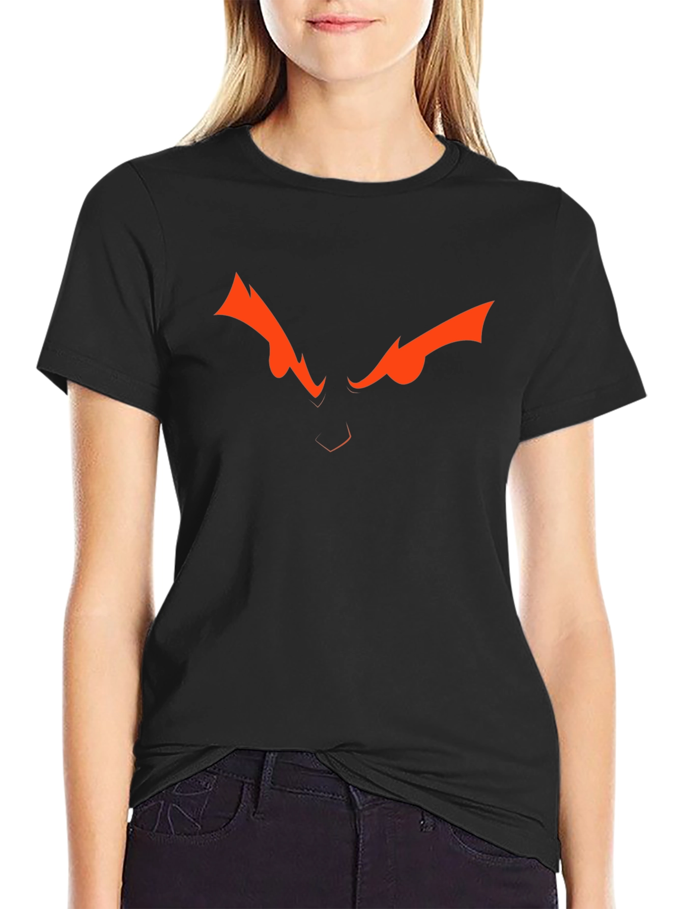 Camiseta Negra con Diseño de Ojos Naranja Intenso