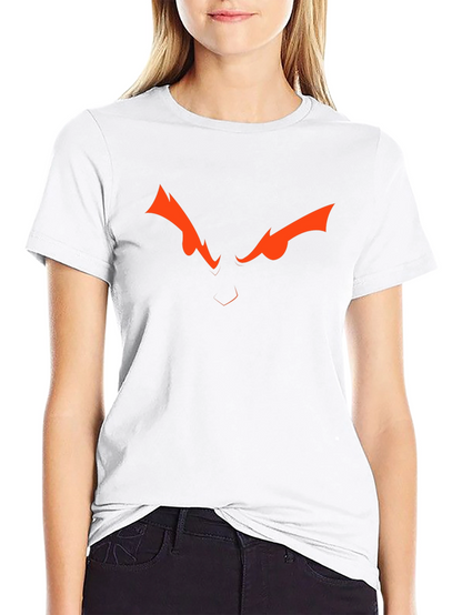 Camiseta Negra con Diseño de Ojos Naranja Intenso