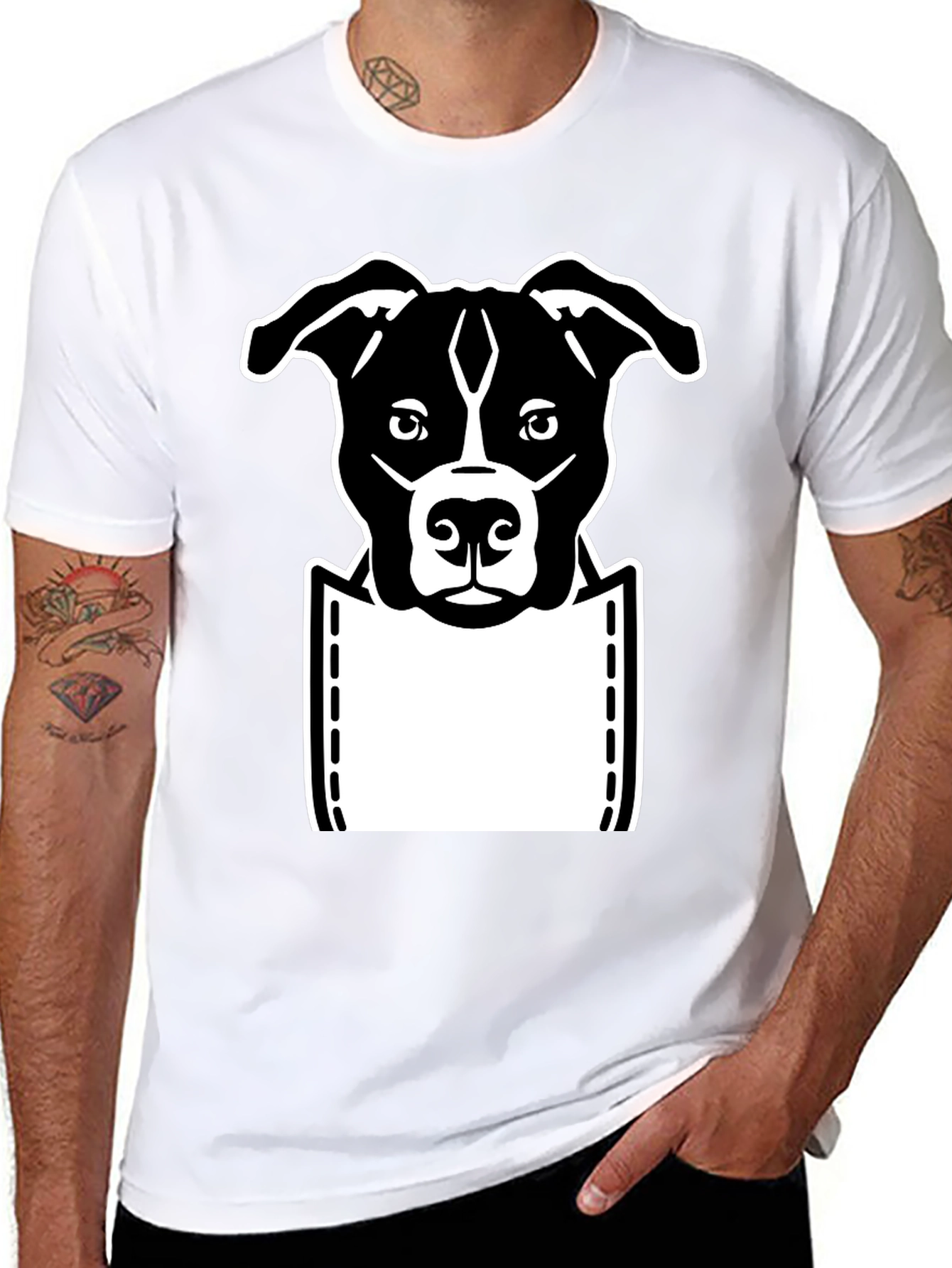 Camiseta Negra con Diseño de Perro en Bolsillo