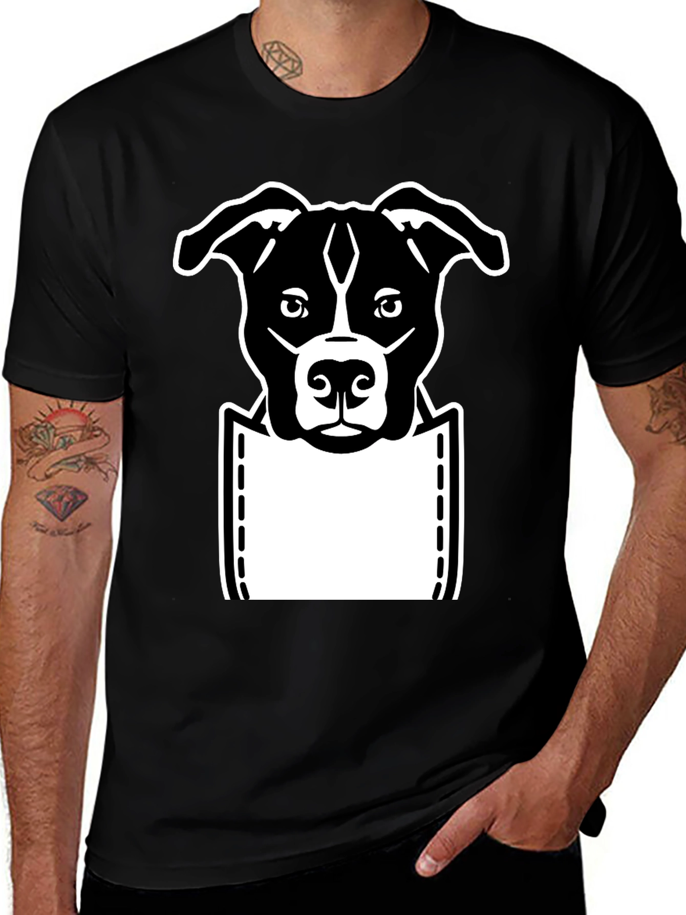Camiseta Negra con Diseño de Perro en Bolsillo