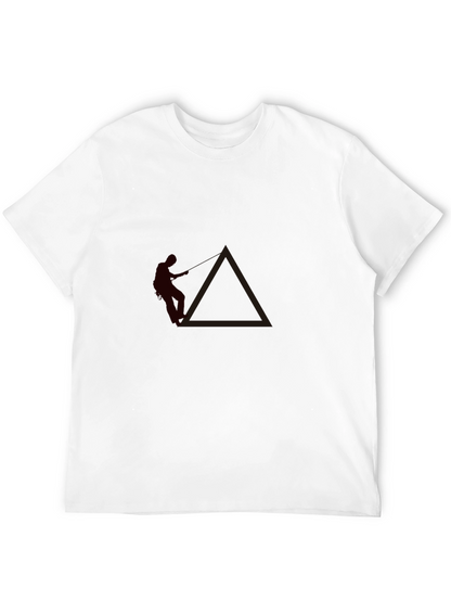 Camiseta Negra con Diseño de Escalador en Triángulo