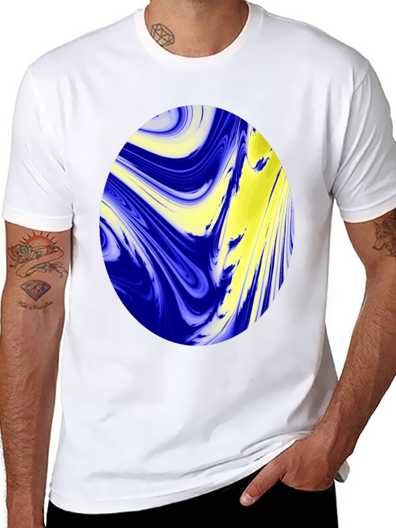 Camiseta Negra con Diseño Abstracto Azul y Amarillo