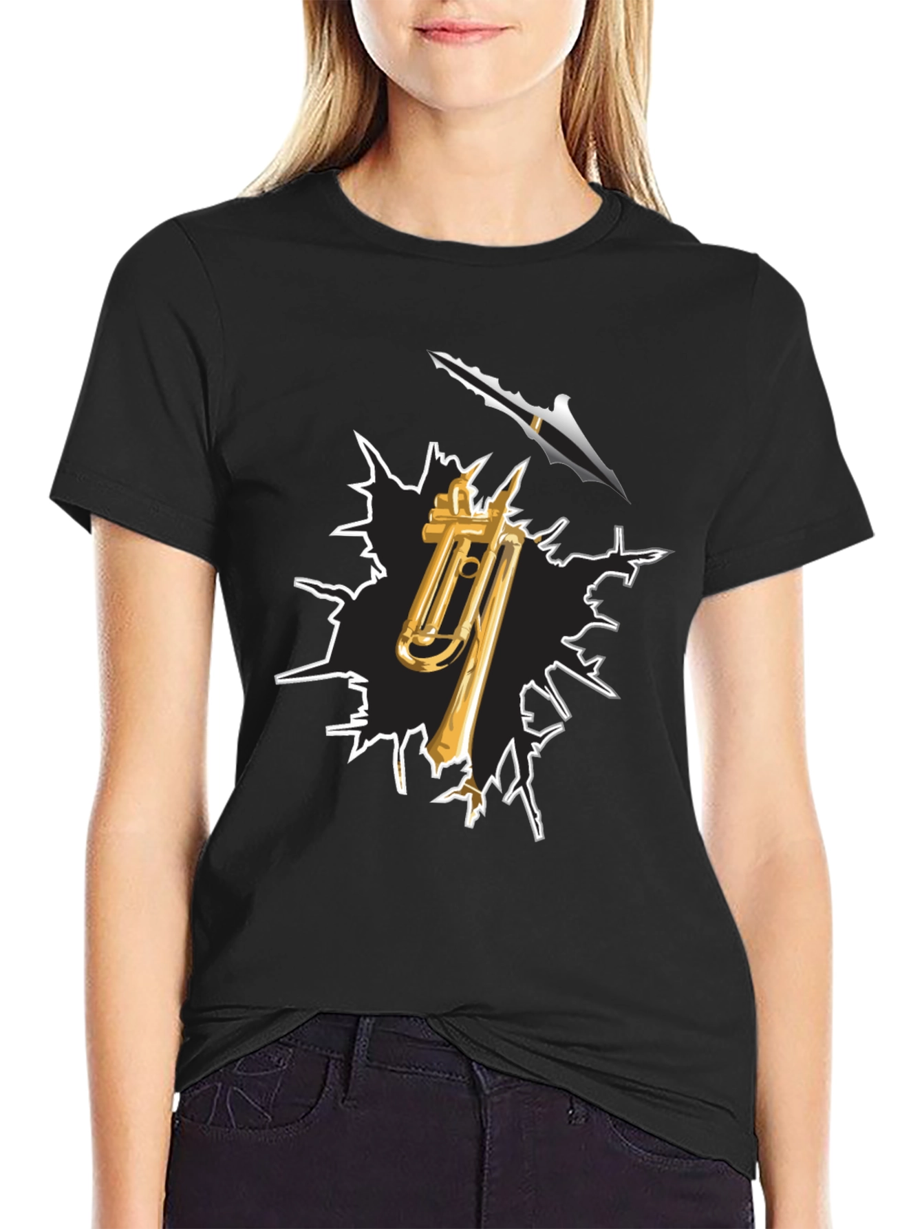 Camiseta Negra con Diseño de Trombón y Flecha
