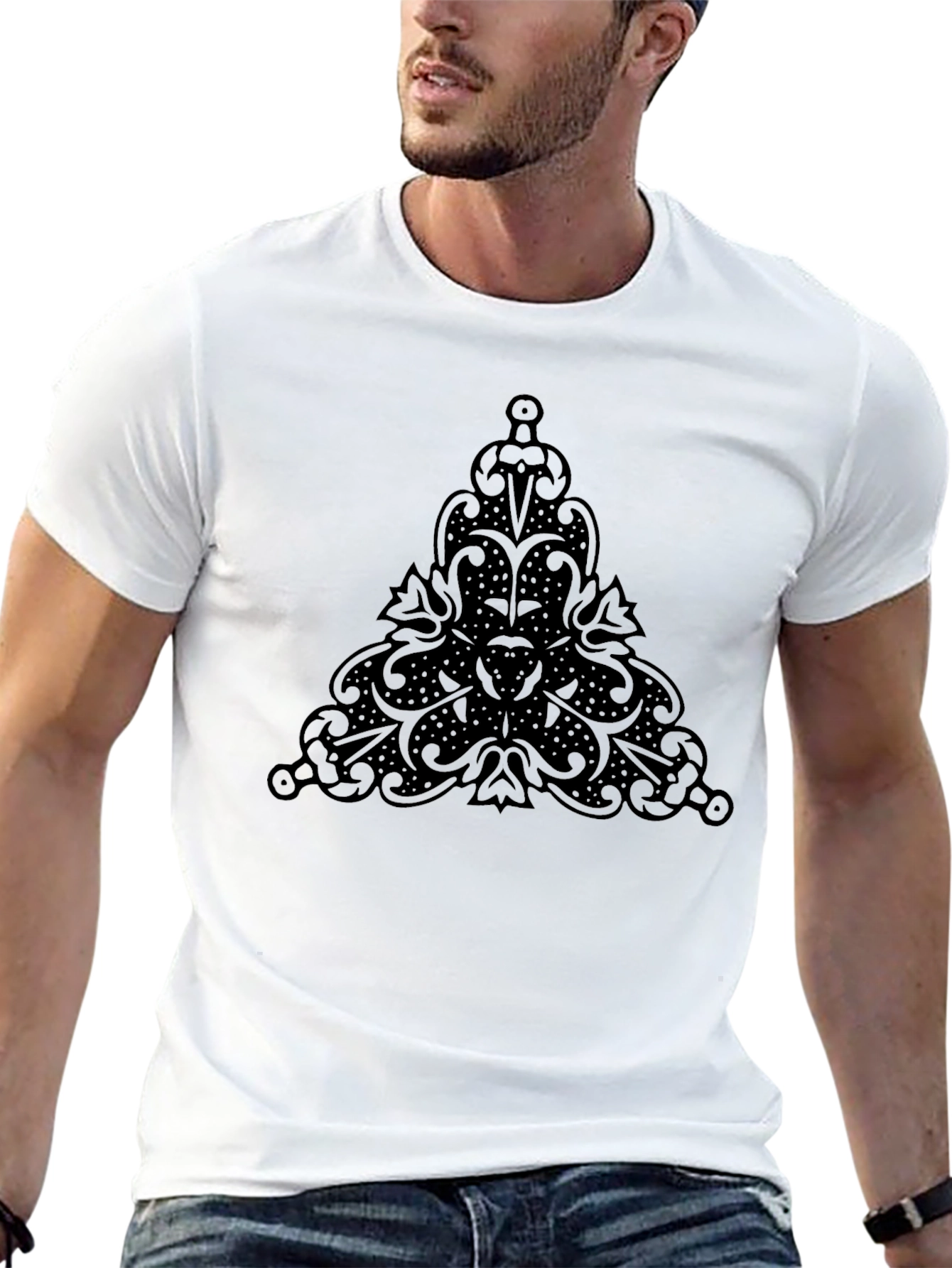 Camiseta Negra con Diseño Triángulo Ornamental