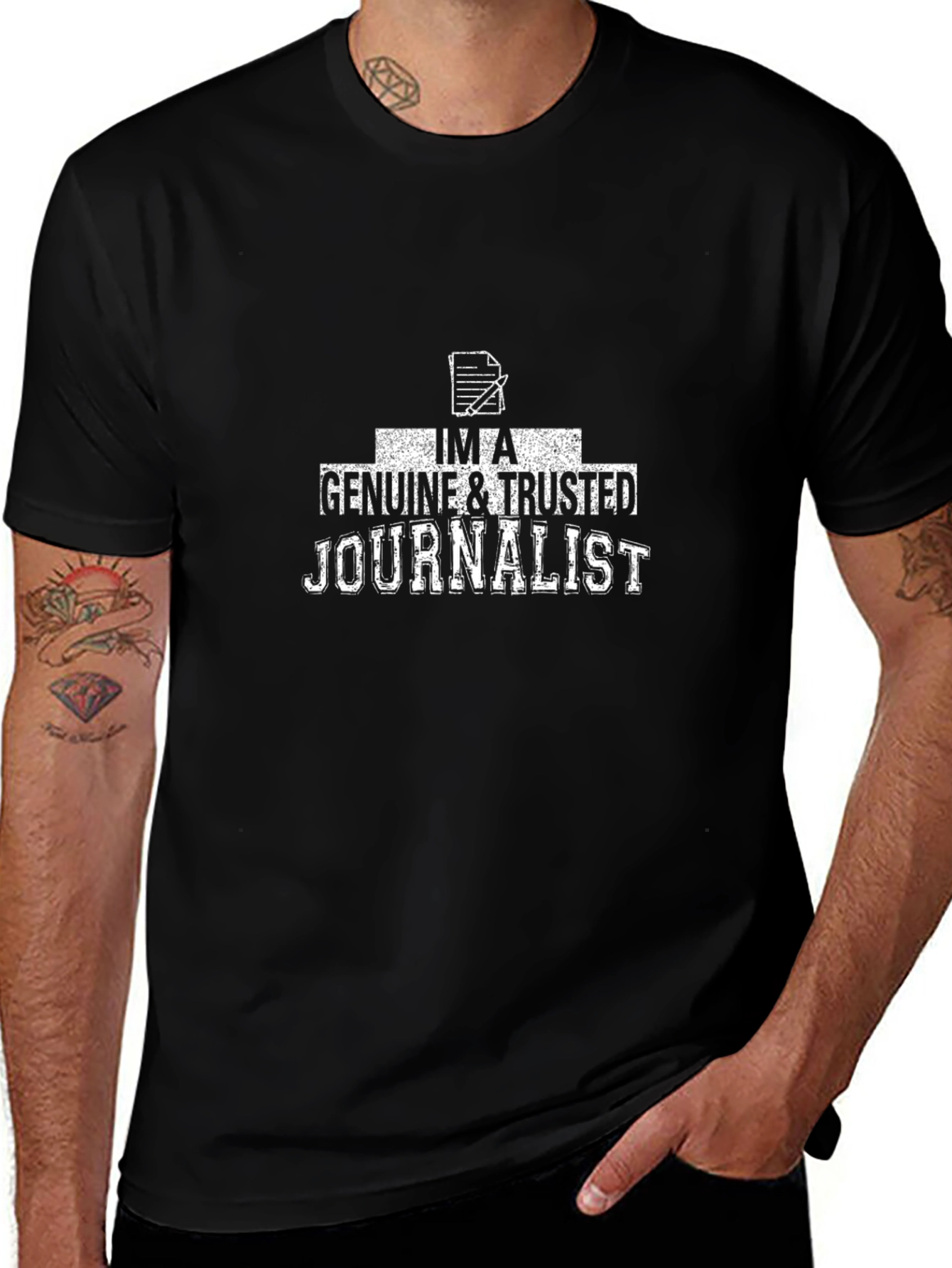 Camiseta Negra Periodista Genuino y de Confianza