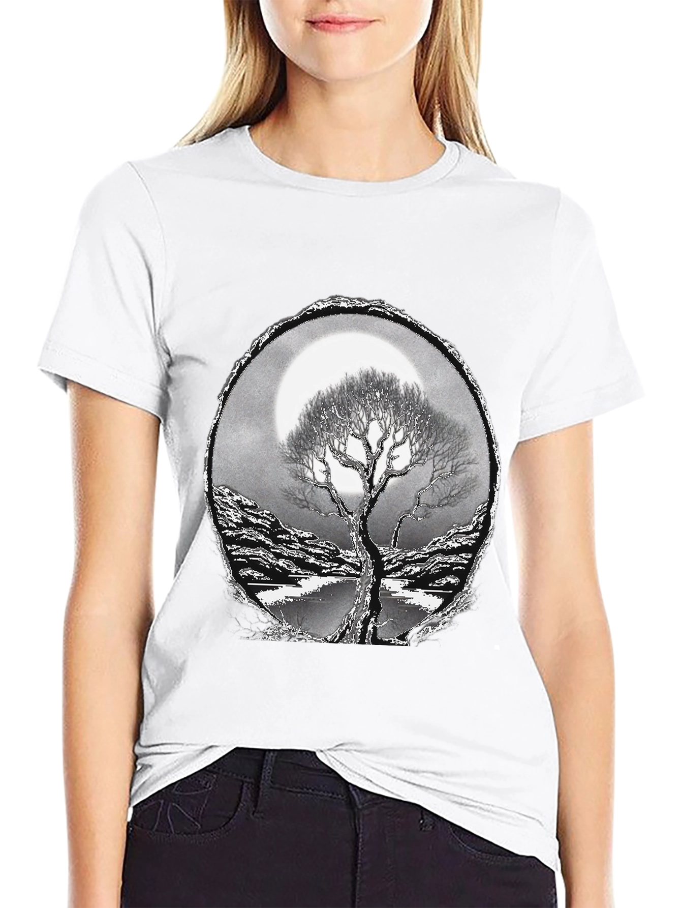 Camiseta Negra con Diseño de Árbol y Luna