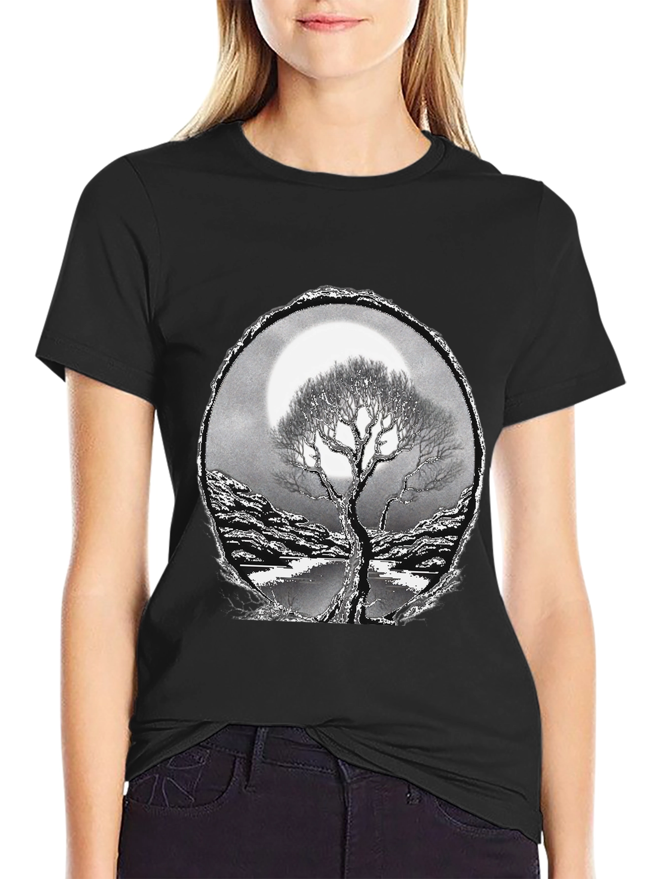 Camiseta Negra con Diseño de Árbol y Luna