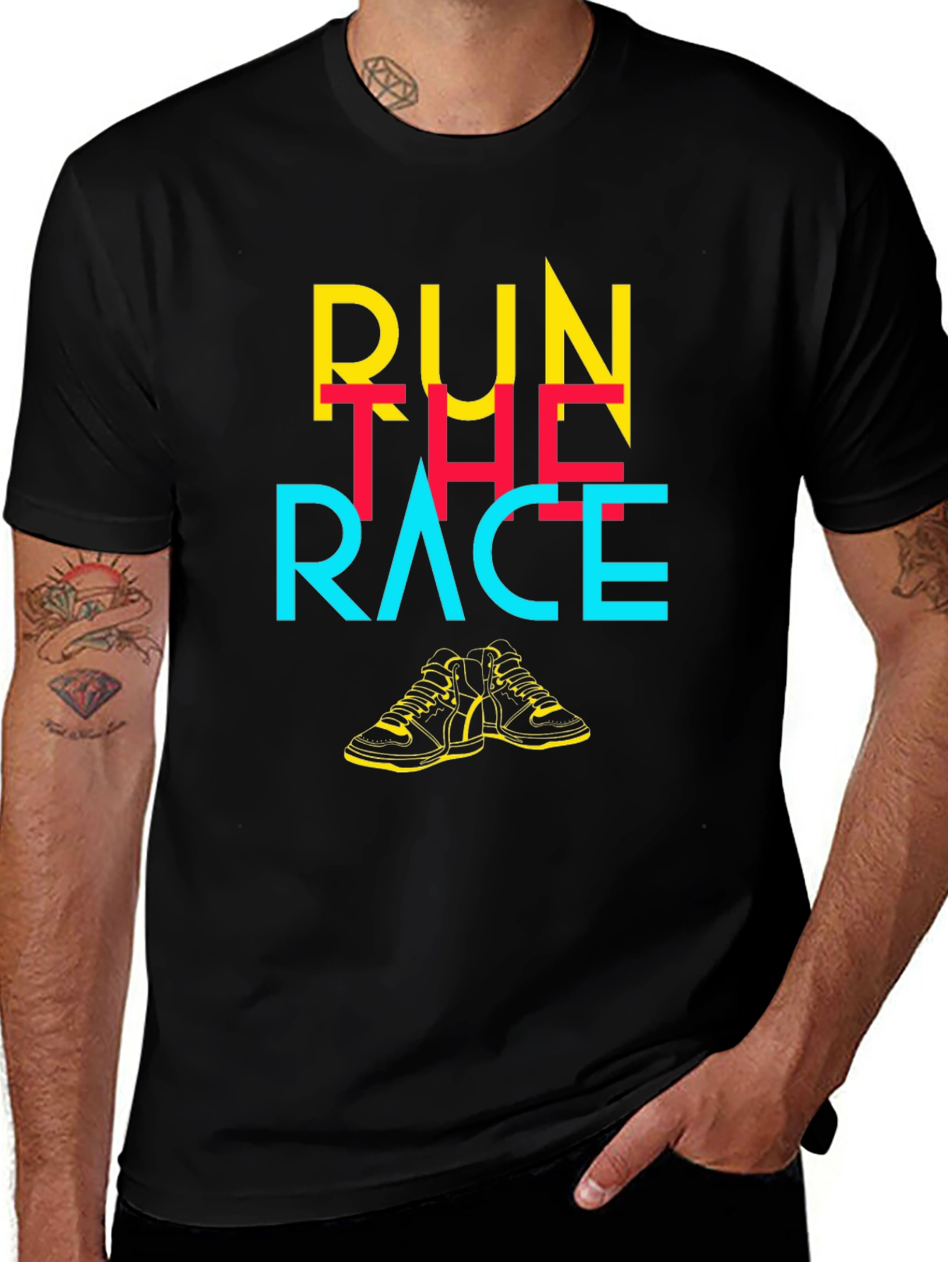 Camiseta Negra con Diseño Gráfico Run The Race