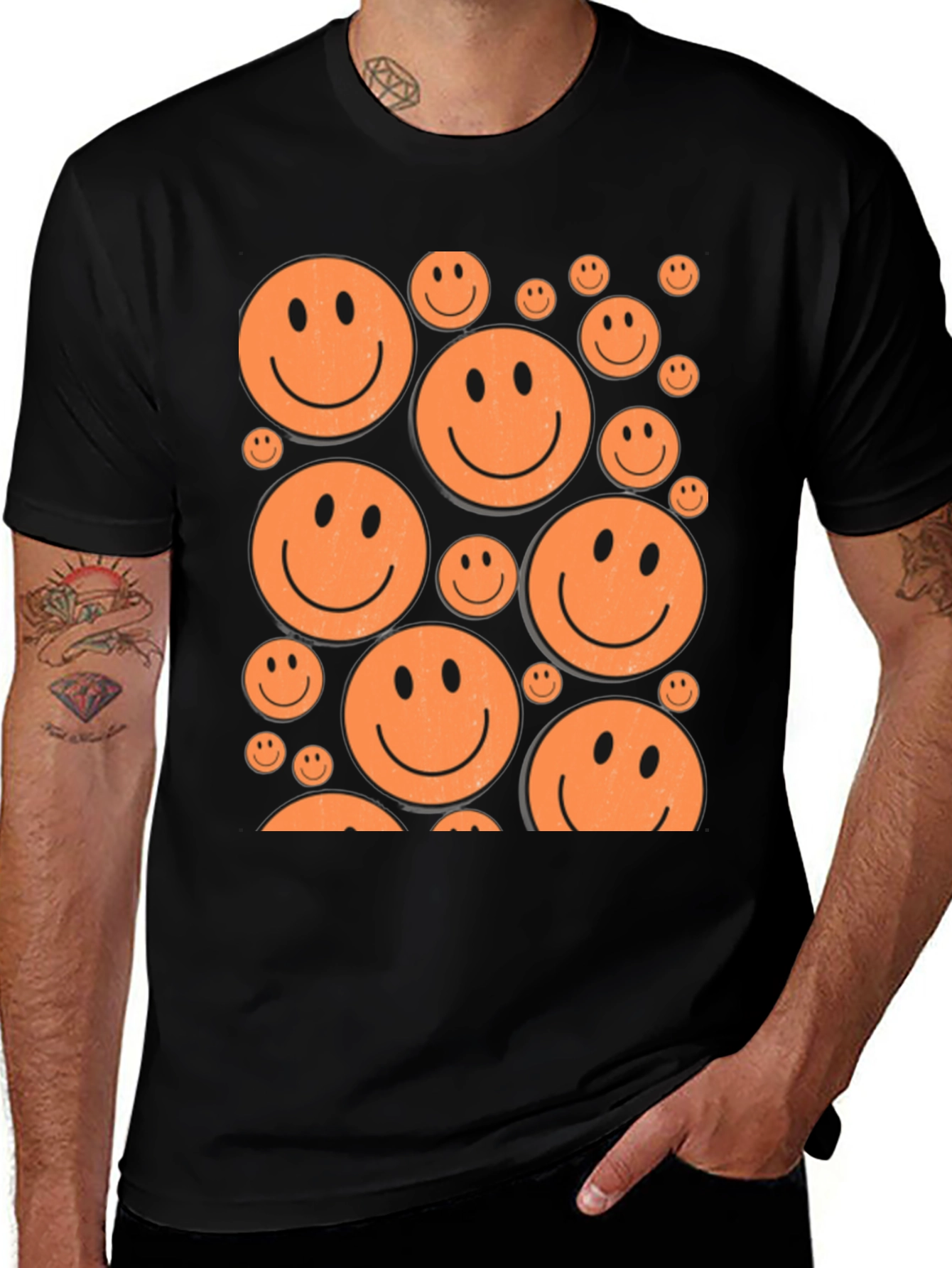 Camiseta Negra con Caritas Sonrientes Naranjas