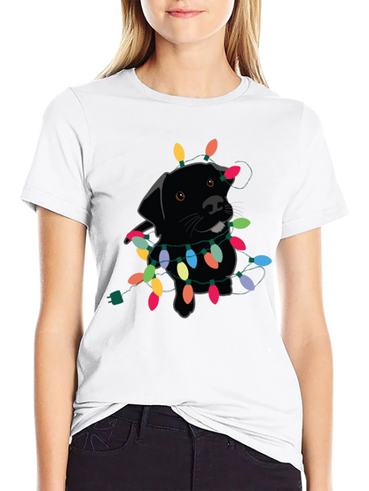 Camiseta Negra con Perro Labrador y Luces Navideñas