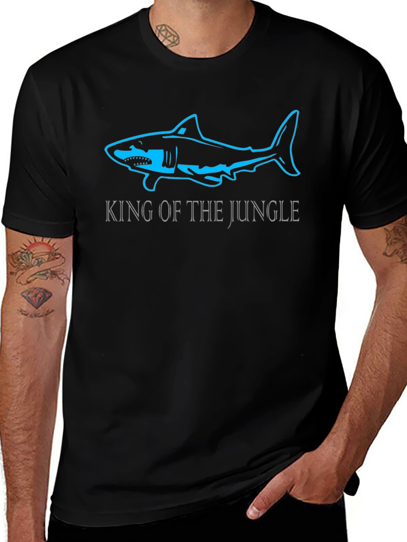 Camiseta Negra Tiburón Rey de la Jungla