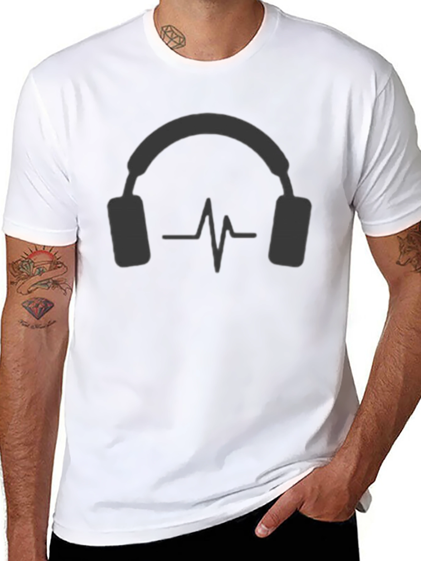 Camiseta Negra con Diseño de Auriculares y Ritmo Cardíaco