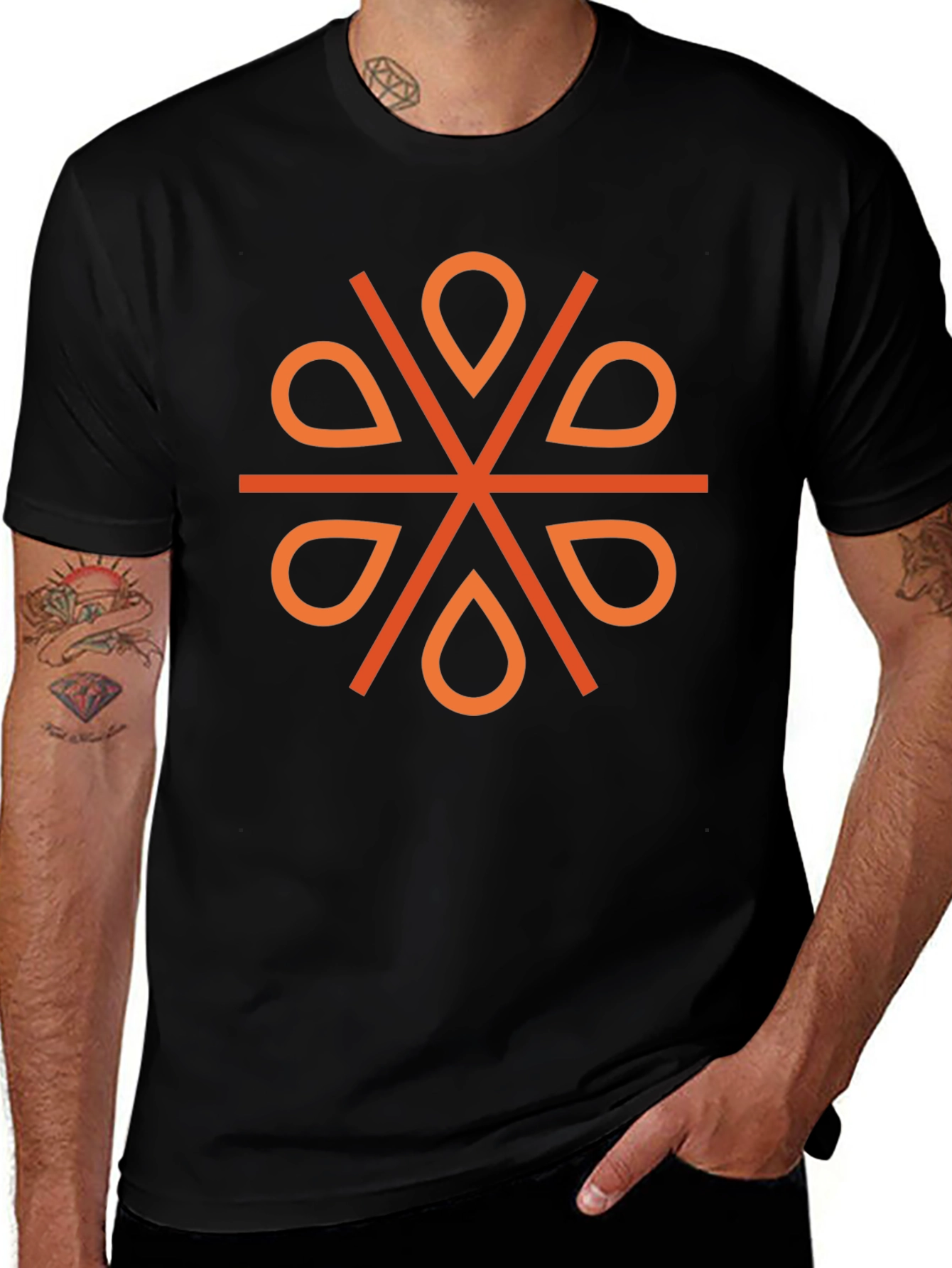 Camiseta Negra Diseño Geométrico Naranja