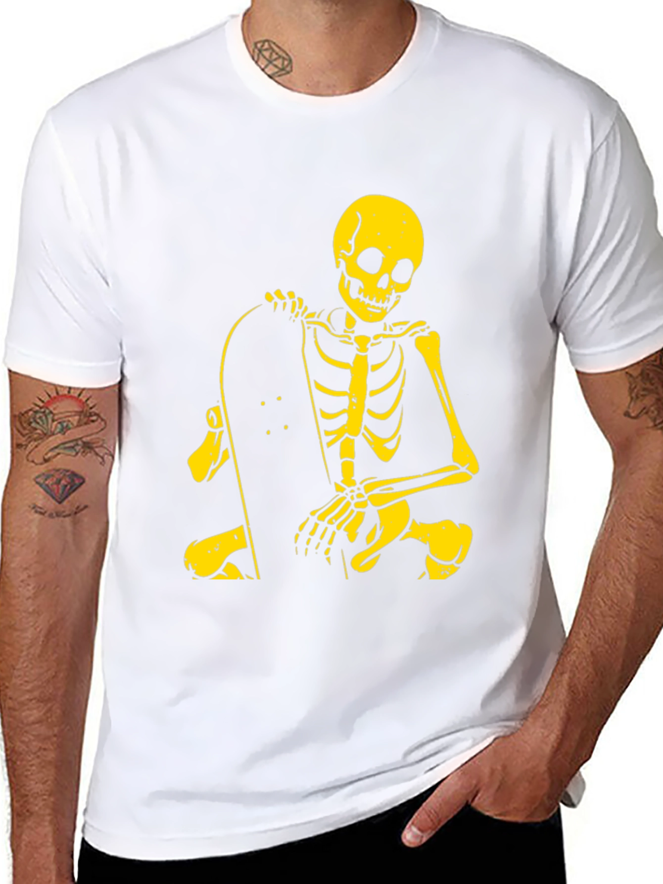 Camiseta Negra con Esqueleto Skater Amarillo