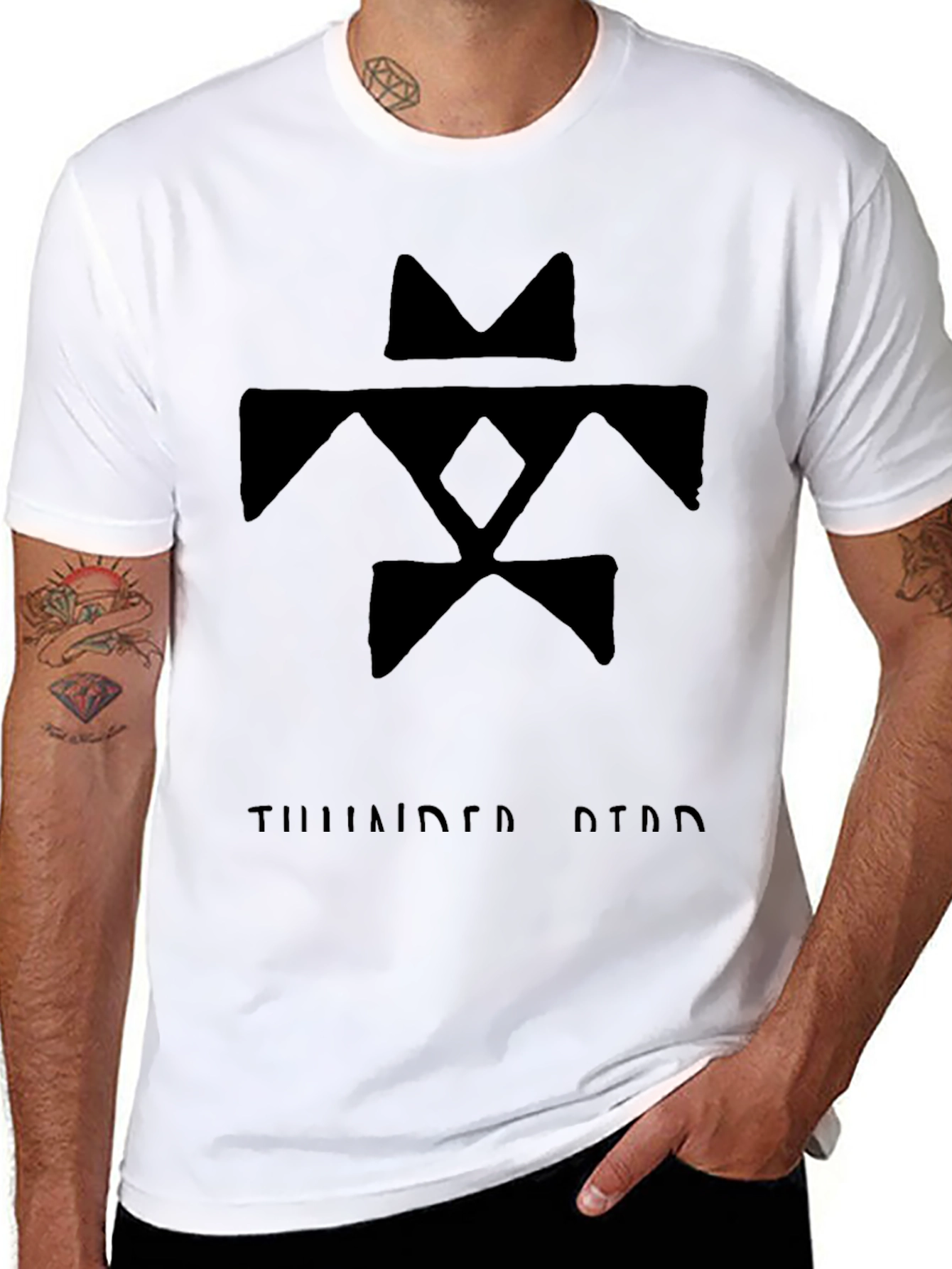 Camiseta Negra con Diseño Tribal Thunderbird