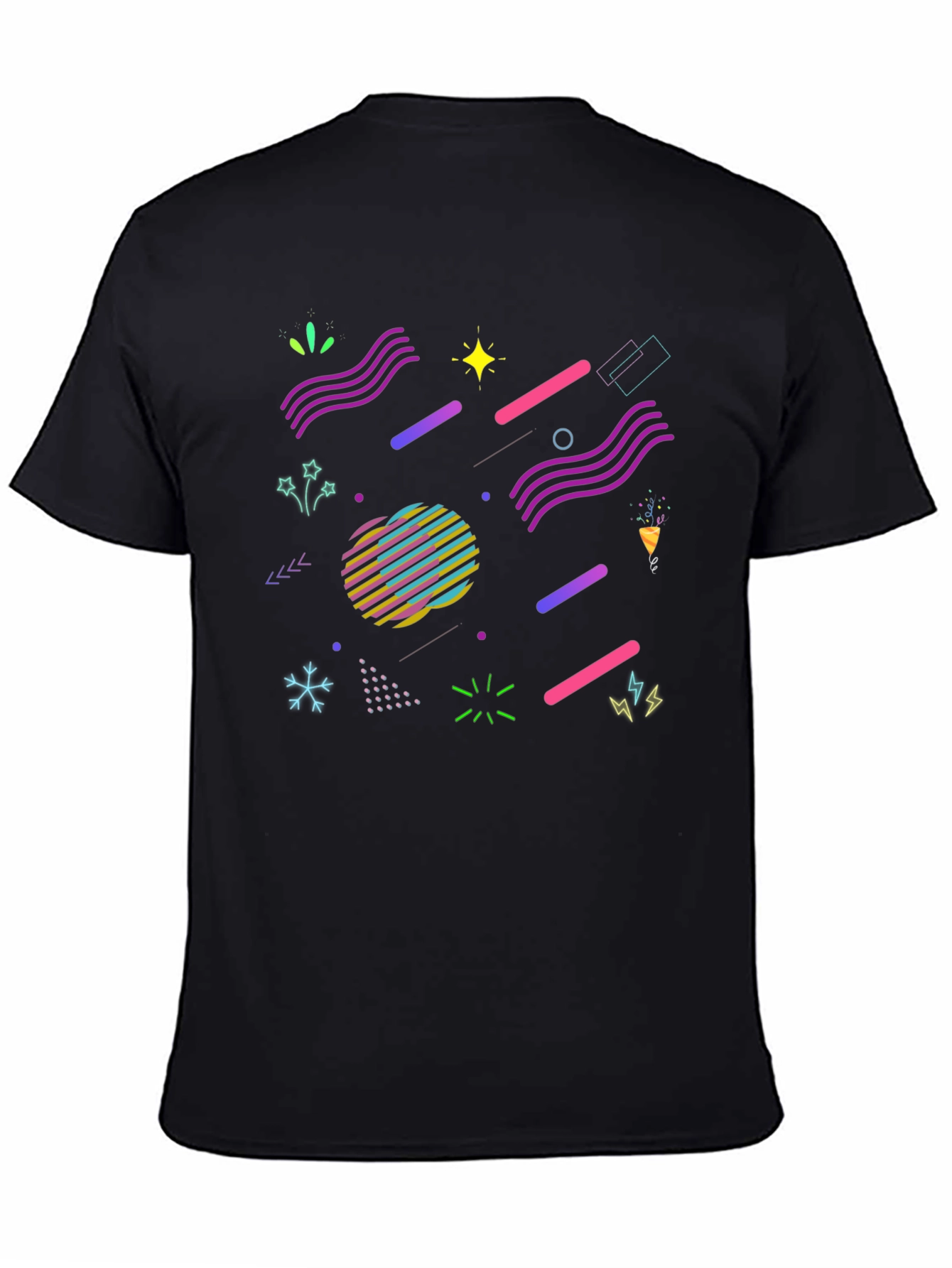 Camiseta Negra con Diseño Geométrico Retro