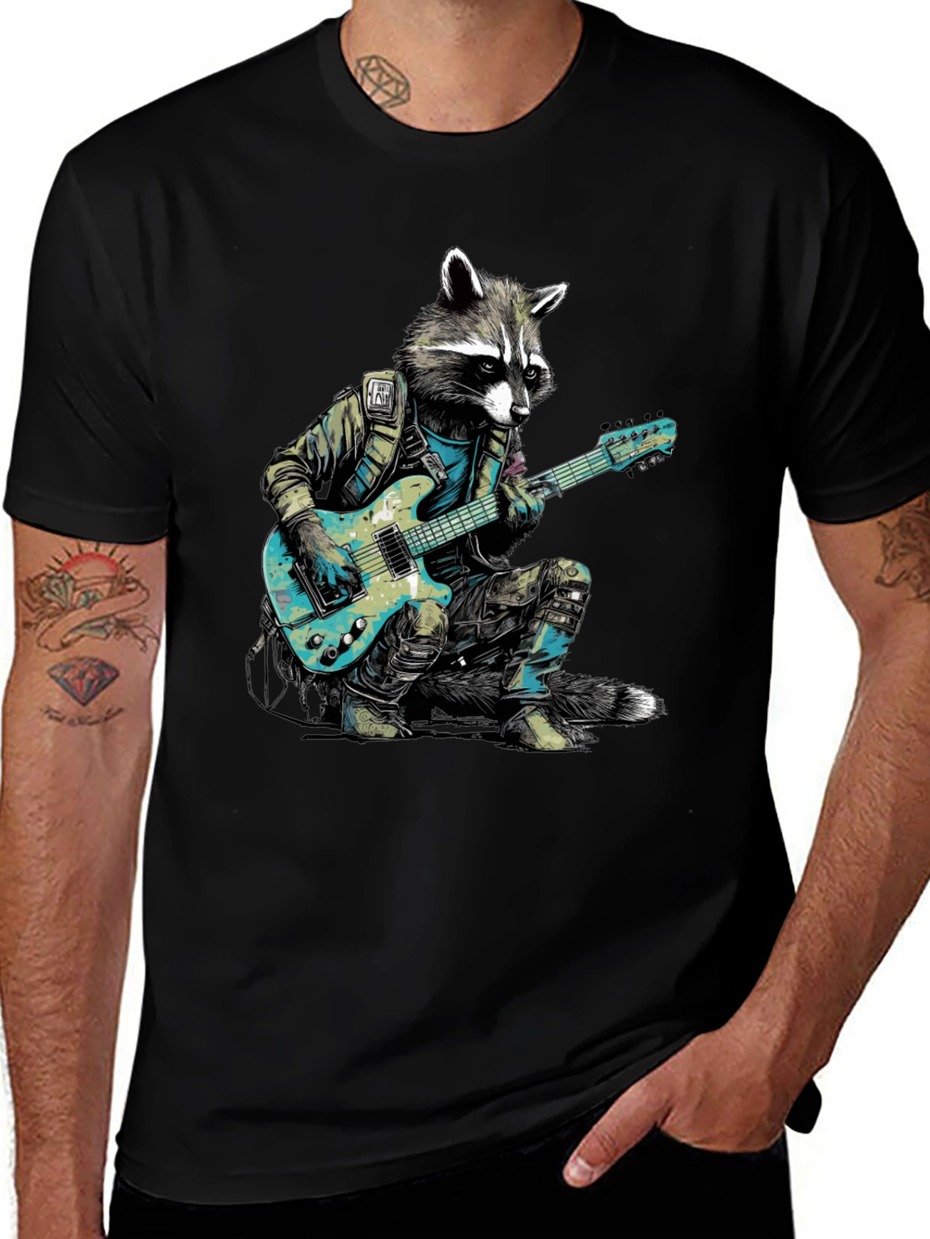 Camiseta Negra con Mapache Rockero Guitarrista