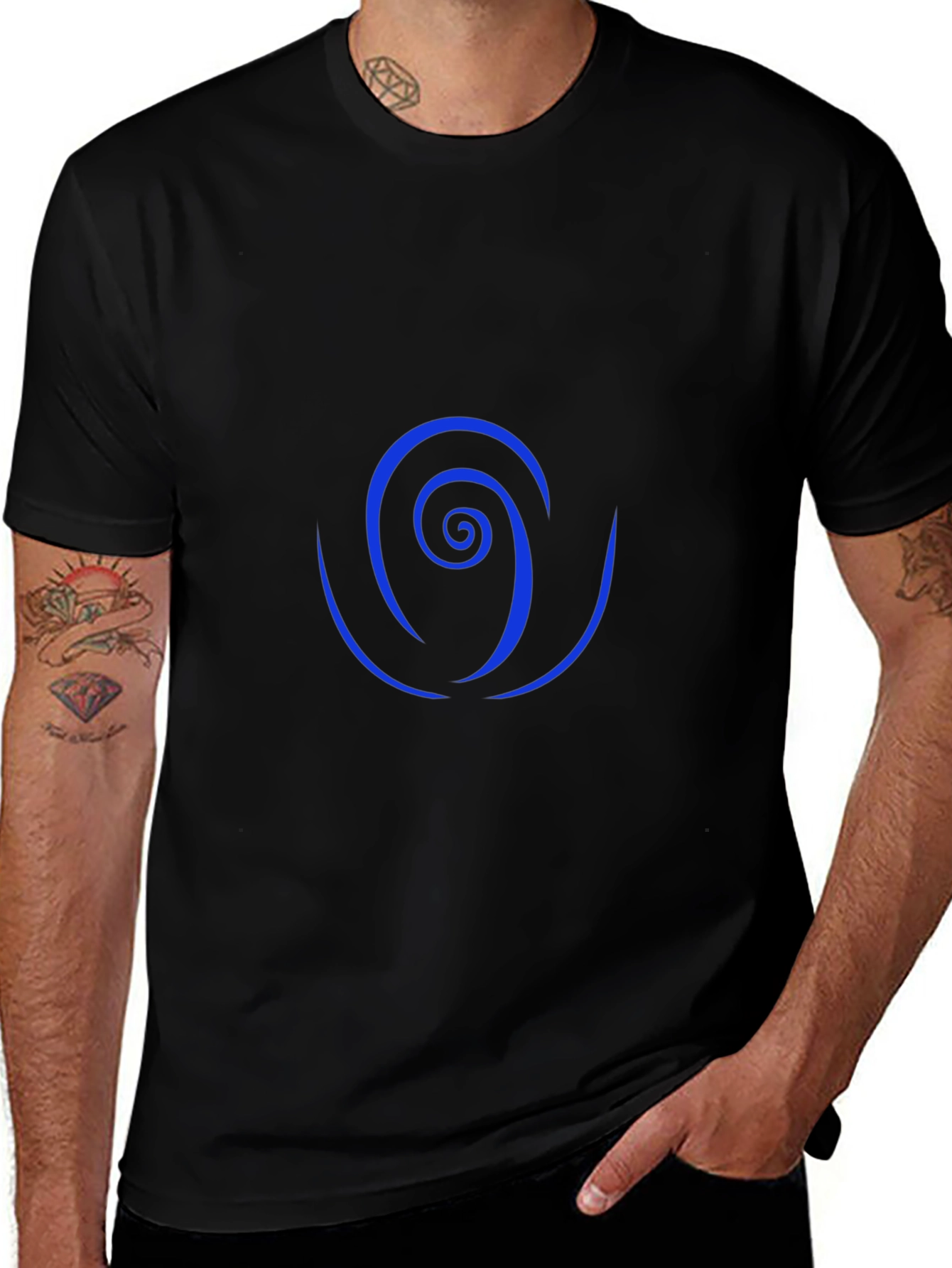 Camiseta Negra con Diseño Espiral Azul