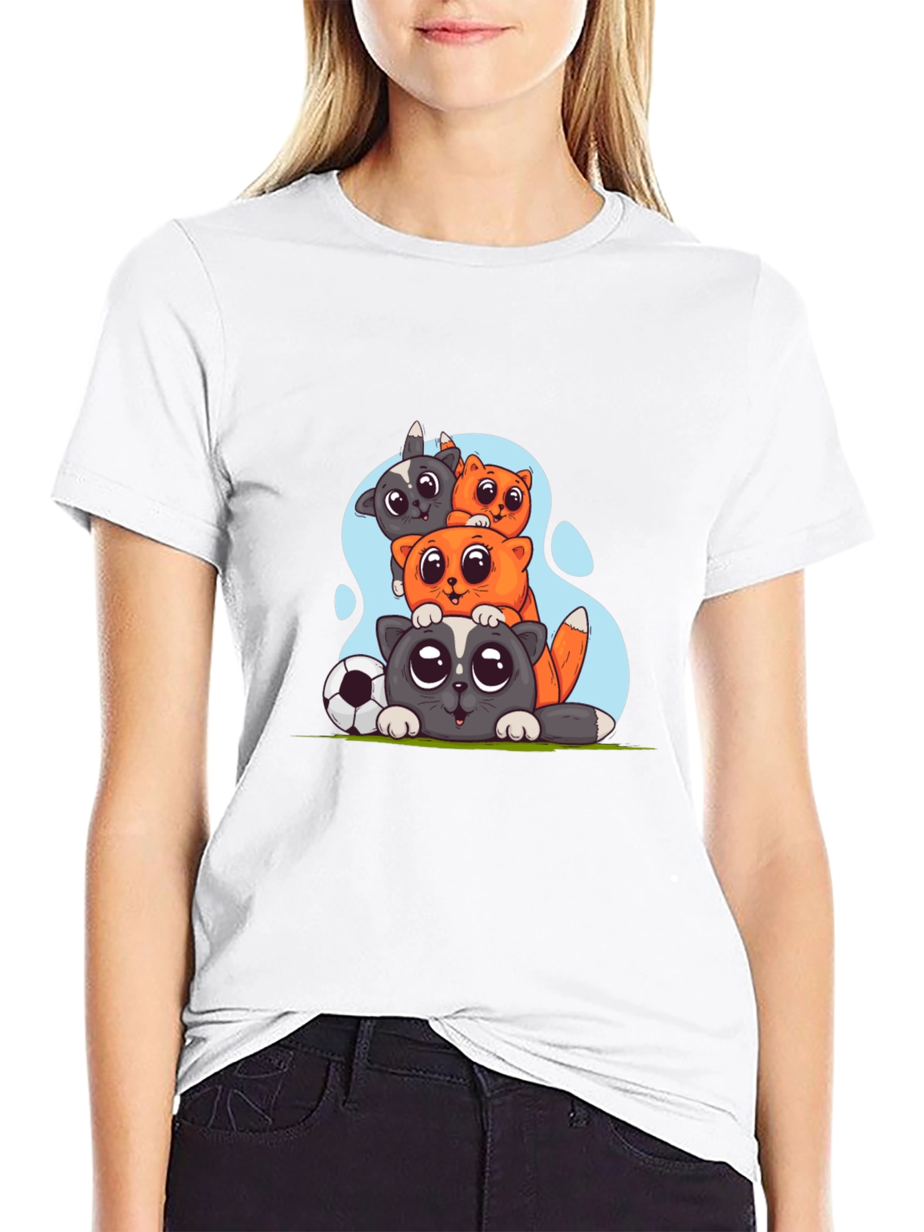 Camiseta Negra Gatos Apilados y Balón