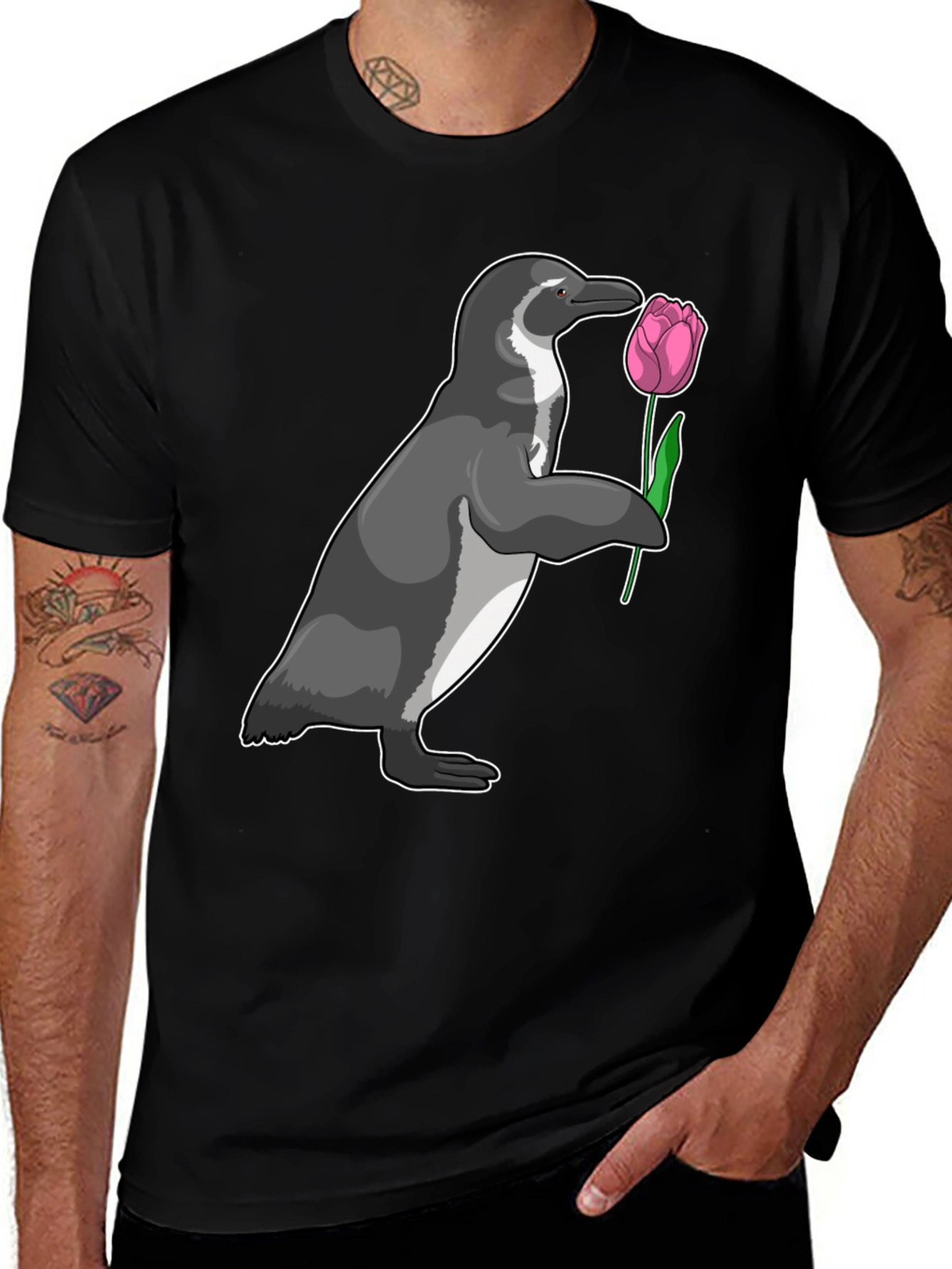 Camiseta Negra con Pingüino y Tulipán