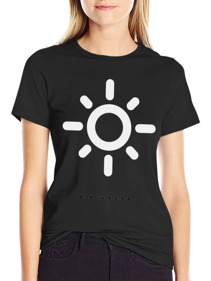 Camiseta Negra con Diseño de Sol Blanco