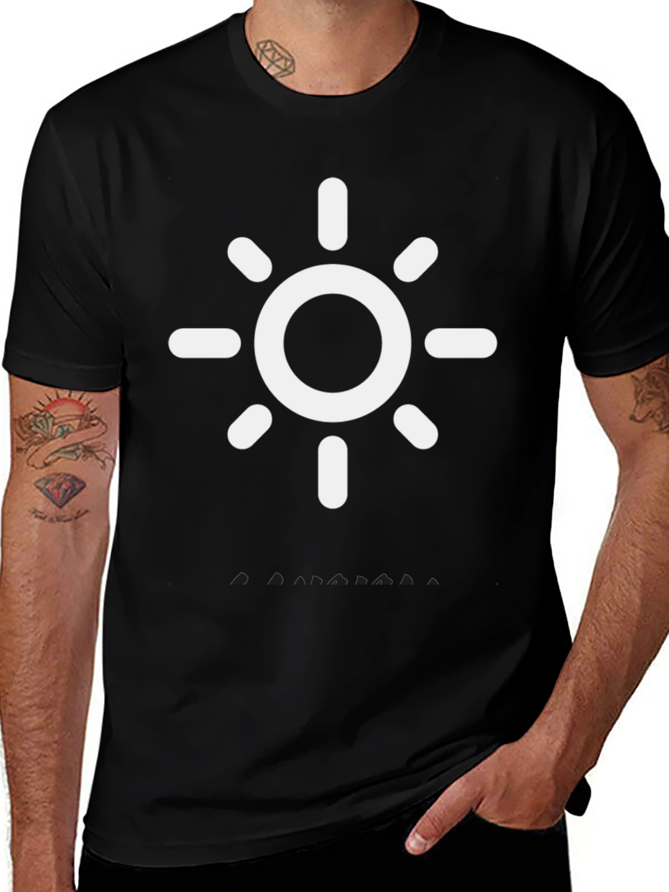 Camiseta Negra con Diseño de Sol Blanco
