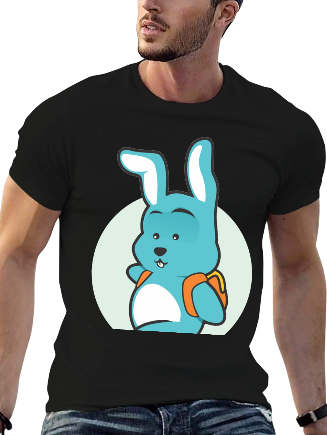 Camiseta Negra con Diseño de Conejo Mochilero