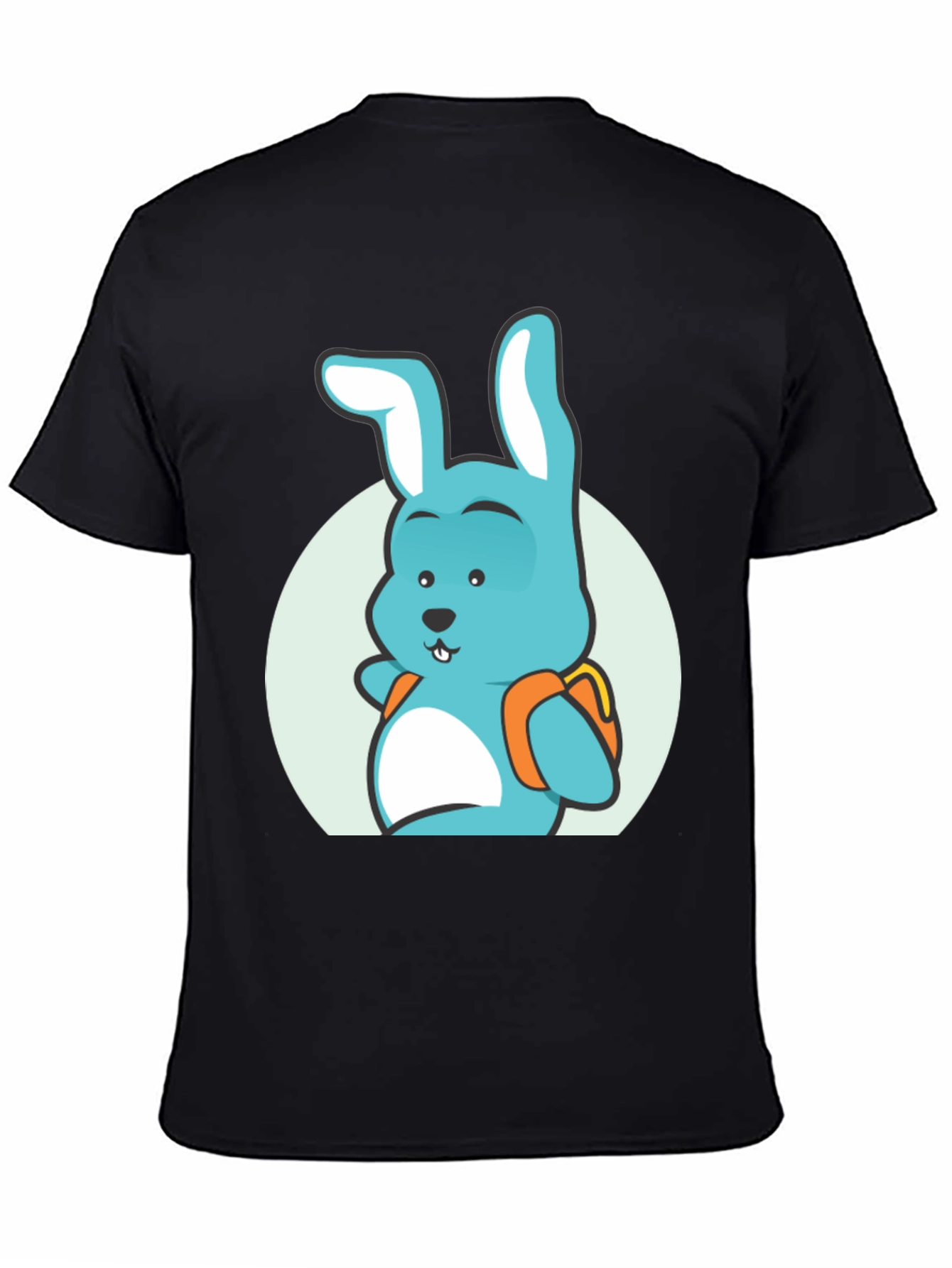 Camiseta Negra con Diseño de Conejo Mochilero