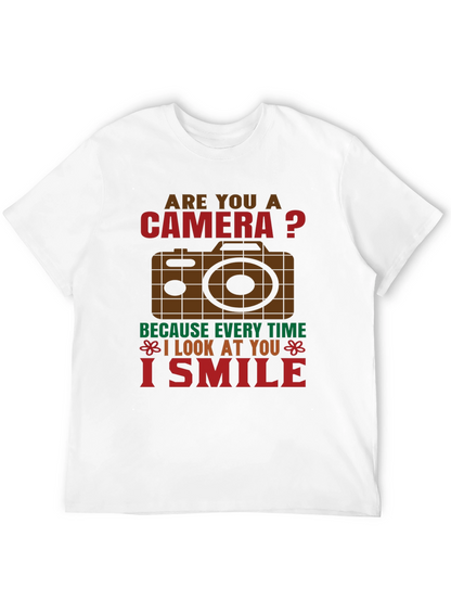 Camiseta Negra con Diseño de Cámara y Frase Romántica