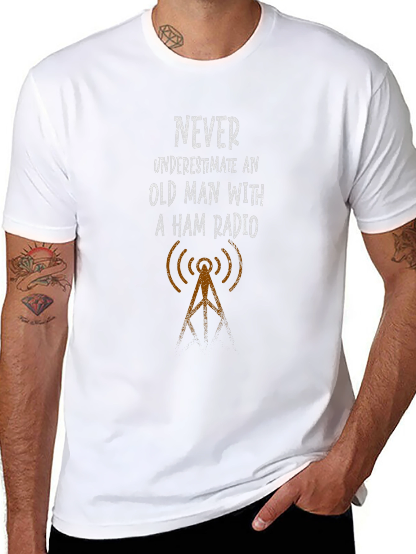 Camiseta Negra: Nunca Subestimes a un Hombre con Radio