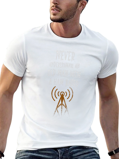 Camiseta Negra: Nunca Subestimes a un Hombre con Radio