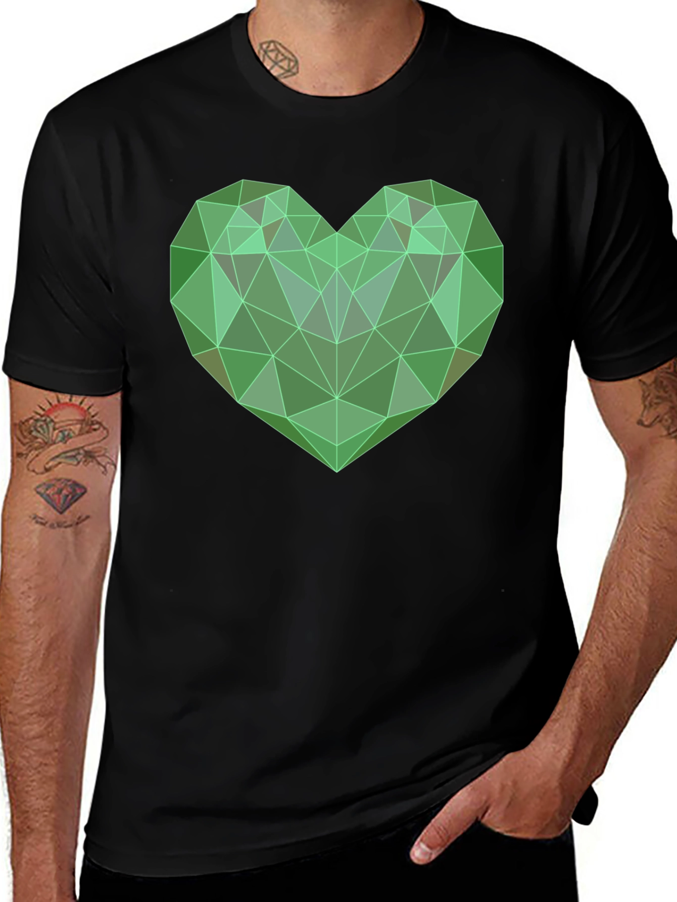Camiseta Negra con Corazón Geométrico Verde