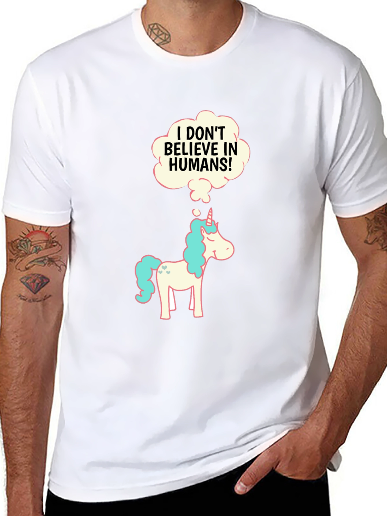 Camiseta Negra con Unicornio Escéptico