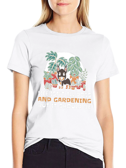 Camiseta Negra: Perros Jardinería y Humor