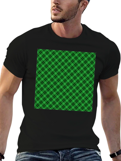 Camiseta Negra con Diseño Tartán Verde